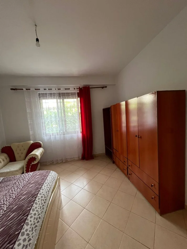 Tirane ,Apartament 1+1 me qira Kati 1, 82 m² 300 € (Vilat Amerikane)