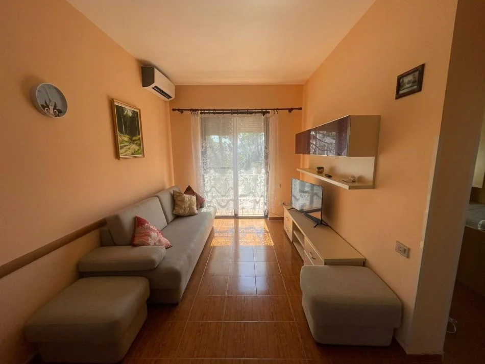 Durres, Apartament 1+1 me qira Kati 3, 60 m² 300 € ( Golem)