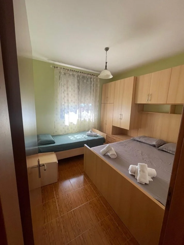 Durres, Apartament 1+1 me qira Kati 3, 60 m² 300 € ( Golem)