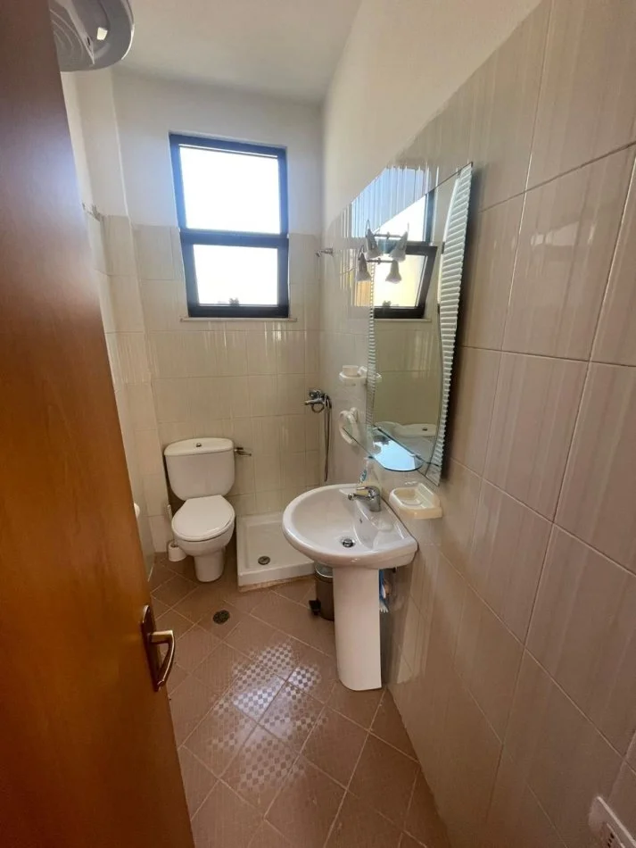 Durres, Apartament 1+1 me qira Kati 3, 60 m² 300 € ( Golem)