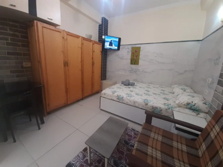 Tirane, jepet me qera garsonier 1+1 Kati 1, 45 m² 330 € (Rruga Gjon Mili)