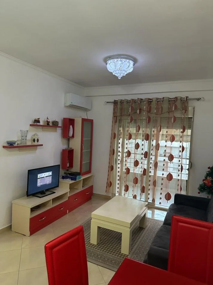 Tirane, jepet me qera apartament 1+1+Ballkon Kati 7, 70 m² 450 € (Rruga Teodor Keko)
