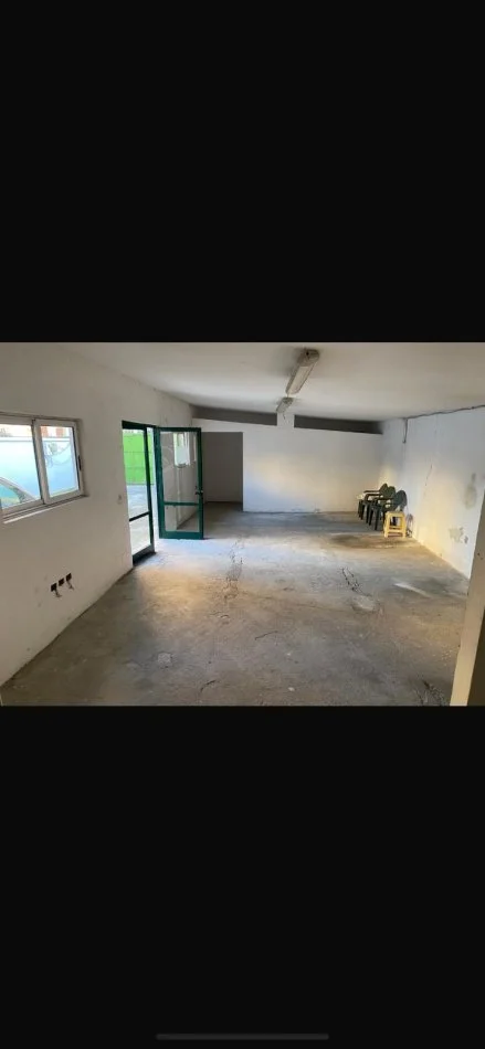 Tirane, jepet me qera Vile 1 Katshe Kati 0, 210 m² 1.000 € (Rruga Benjamin Kruta)