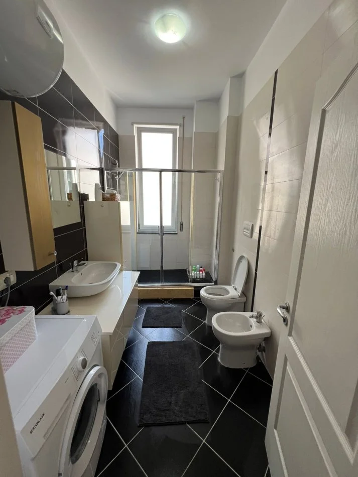Tirane, jepet me qera apartament 1+1 Kati 6, 65 m² 500 € (KopsHti Botanik)