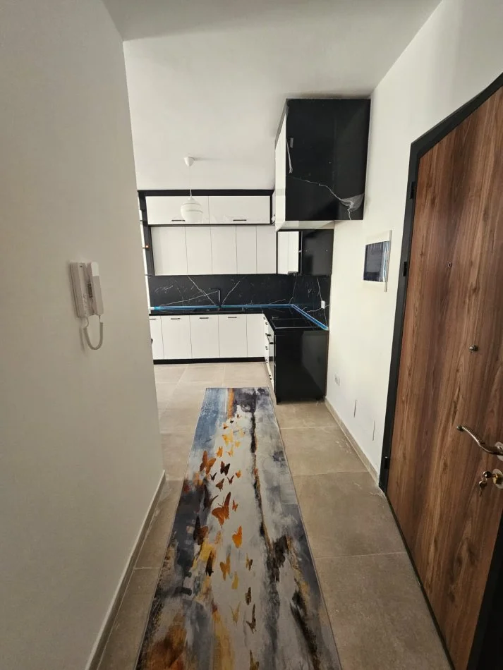 Tirane, jepet me qera apartament 2+1+Ballkon Kati 4, 96 m² 450 € (univers city)