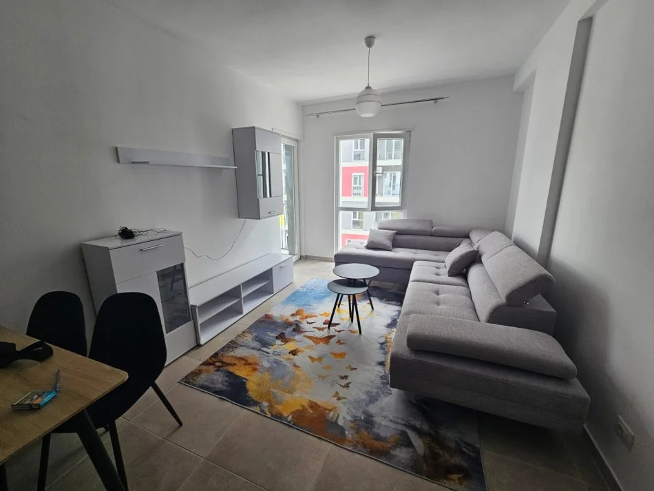 Tirane, jepet me qera apartament 2+1+Ballkon Kati 4, 96 m² 450 € (univers city)