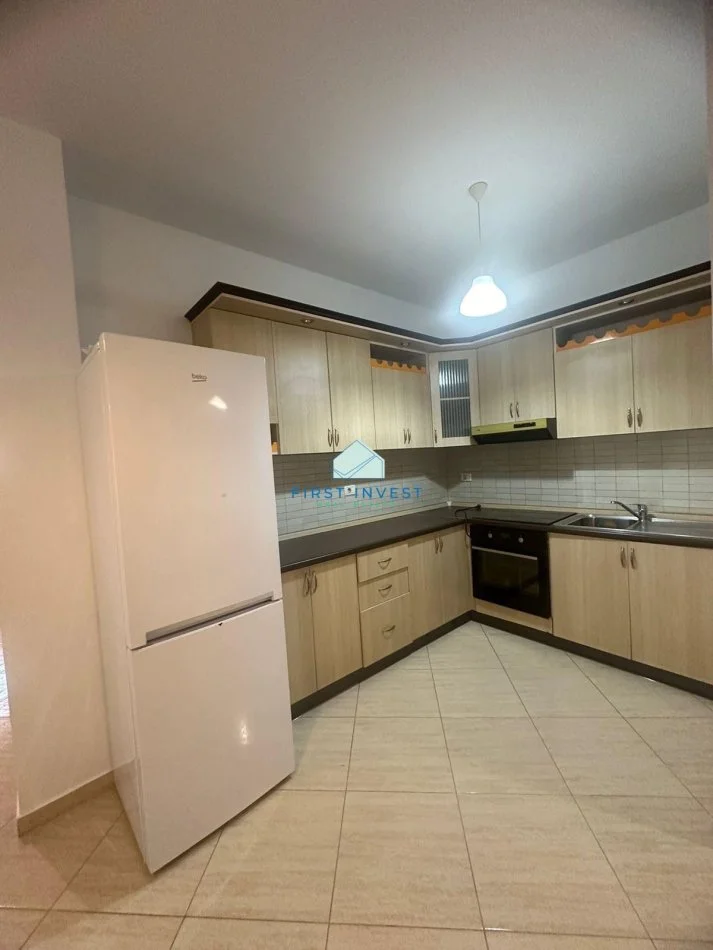 Tirane, jepet me qera apartament 2+1+Aneks+Ballkon Kati 6, 109 m² 600 € (Bill Klinton)