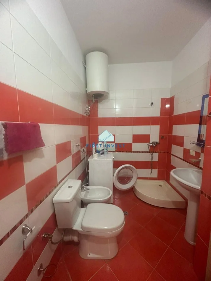 Tirane, jepet me qera apartament 2+1+Aneks+Ballkon Kati 6, 109 m² 600 € (Bill Klinton)