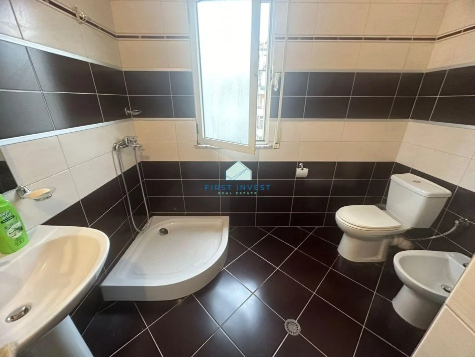 Tirane, jepet me qera apartament 2+1+Aneks+Ballkon Kati 6, 109 m² 600 € (Bill Klinton)