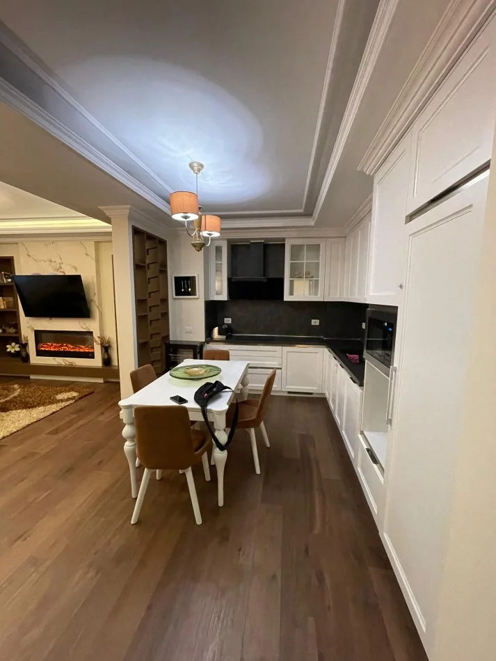 Tirane, jepet me qera apartament 2+1+Ballkon , 1.400 € (rruga ''Asim Zeneli'' Stadiumi Air Albania)
