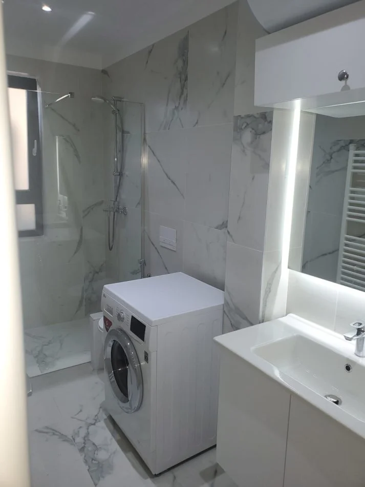 Tirane, jepet me qera 2+1 Kati 4, 800 € 