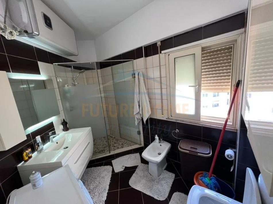 Tirane, jepet me qera apartament 2+1 Kati 4, 95 m² 650 € (LIQENI I THATE)