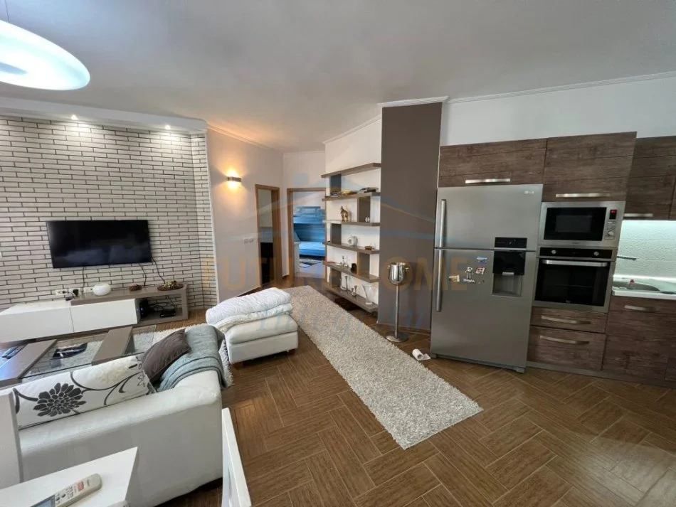 Tirane, jepet me qera apartament 2+1 Kati 4, 95 m² 650 € (LIQENI I THATE)