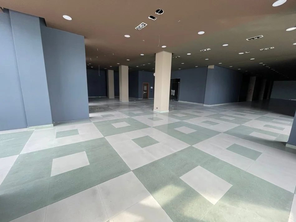 Tirane, jepet me qera ambjent biznesi Kati 3, 750 m² 2.600 € (Autostrade Tirane Durres)