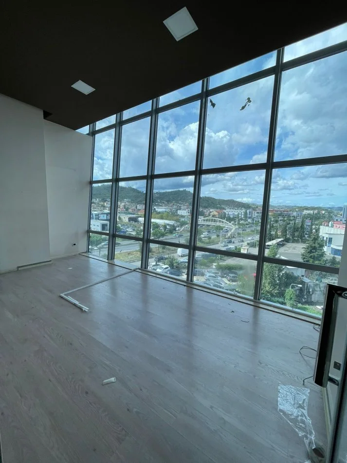 Tirane, jepet me qera ambjent biznesi Kati 3, 750 m² 2.600 € (Autostrade Tirane Durres)