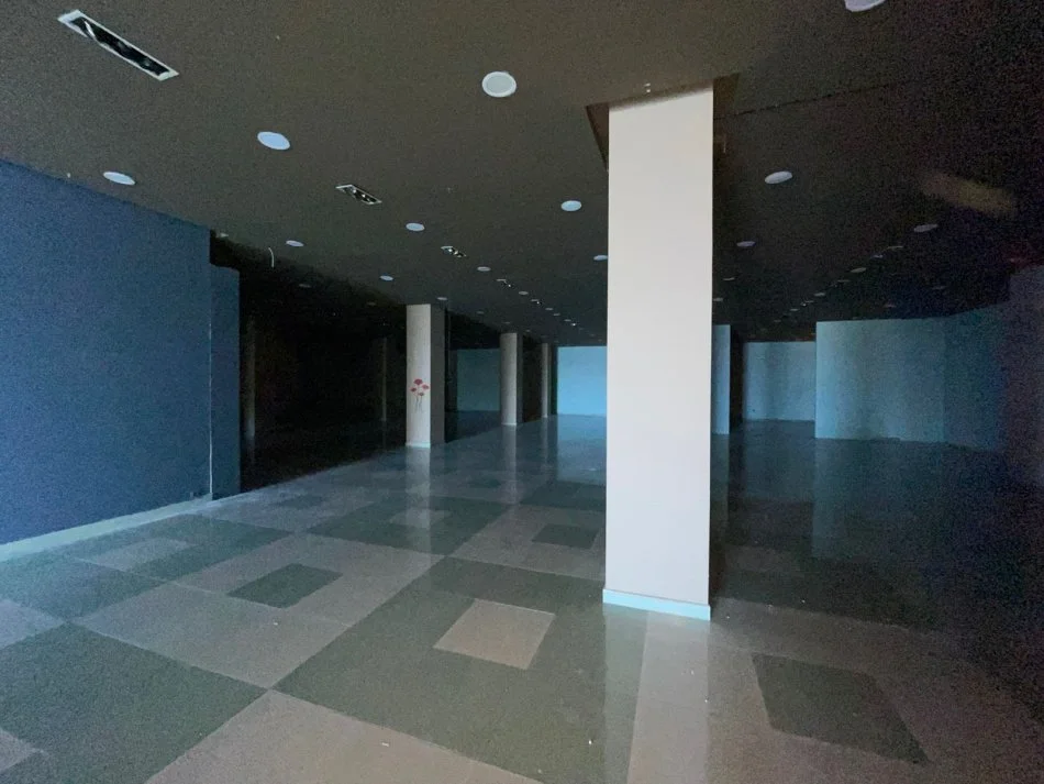 Tirane, jepet me qera ambjent biznesi Kati 3, 750 m² 2.600 € (Autostrade Tirane Durres)
