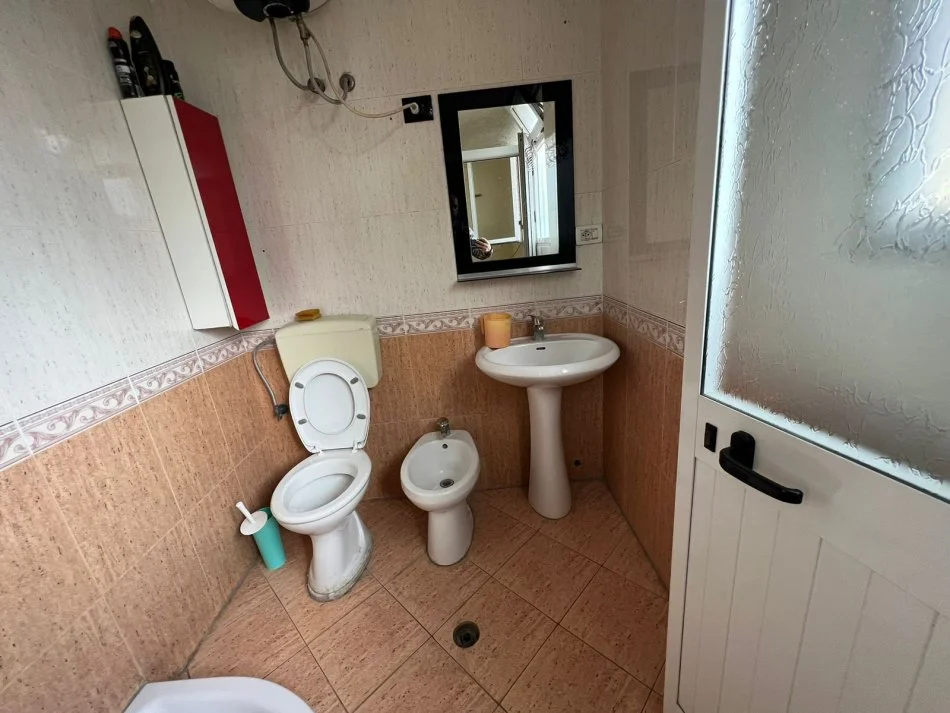 Tirane, jepet me qera apartament 1+1 Kati 3, 65 m² 320 € (Teodor Keko)