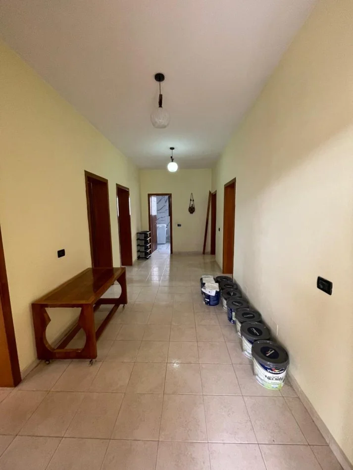 Tirane, jepet me qera 3+1 Kati 2, 120 m² 600 € (Vilat amerikane)