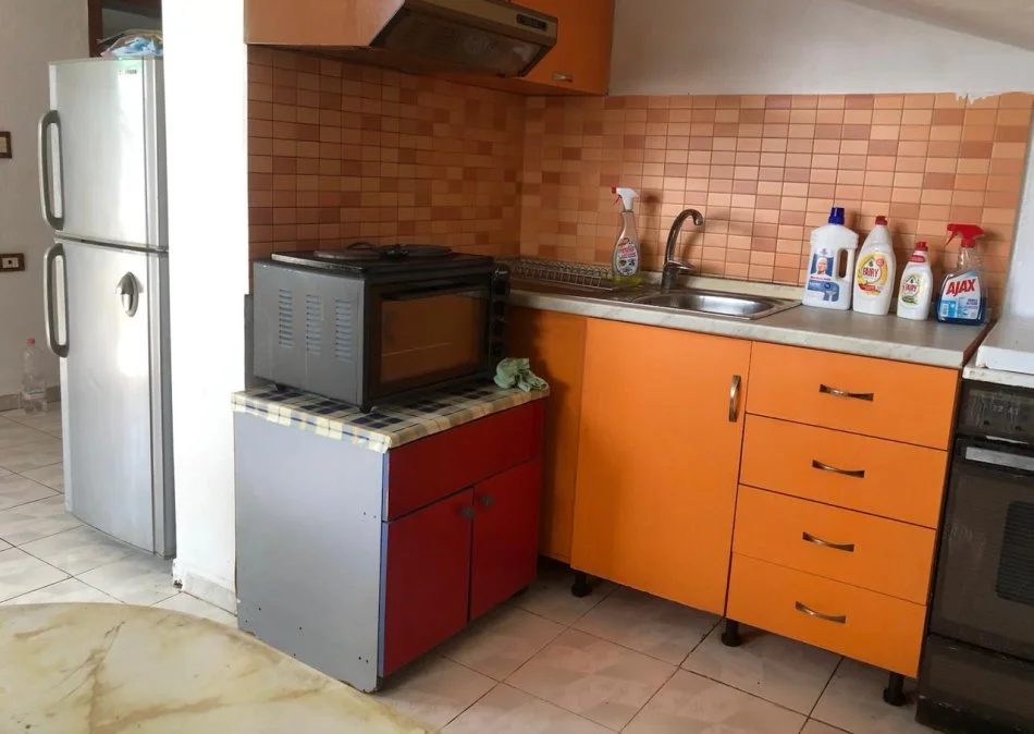 Tirane, Apartament 1+1 me qira Kati 3, 67 m² 300 € ( Shkolla e Bashkuar)