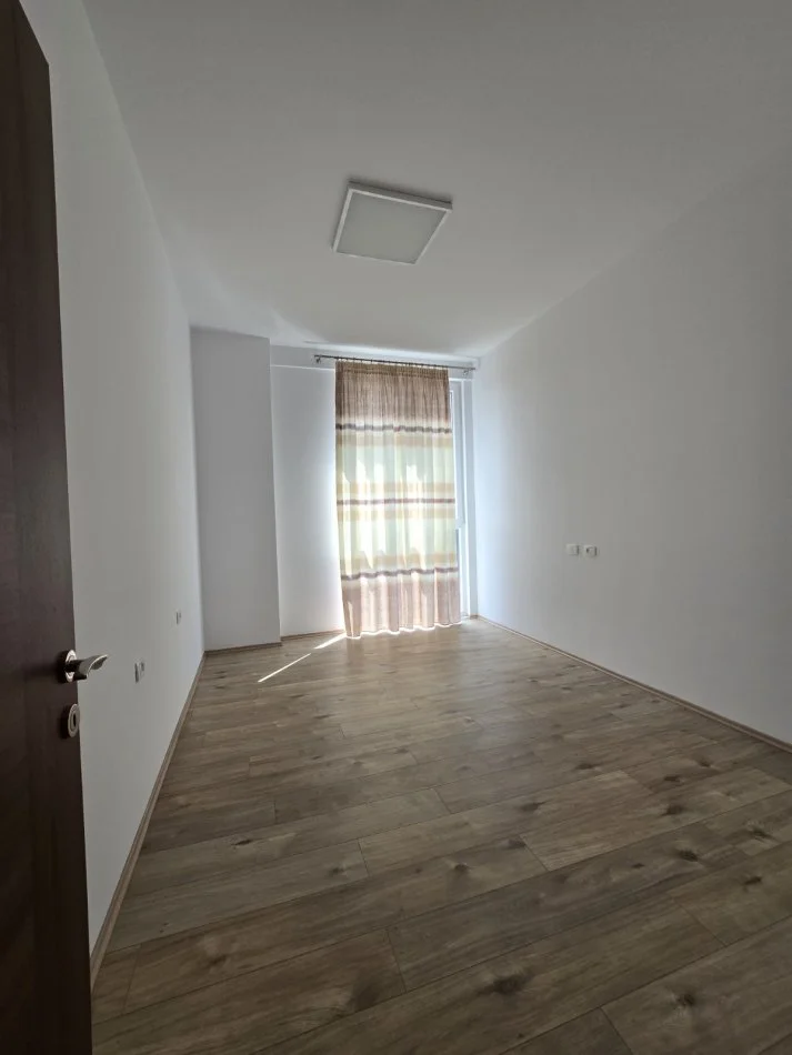 Tirane, jepet me qera zyre Kati 3, 100 m² 700 € (Rruga Sali Butka,Tirane)