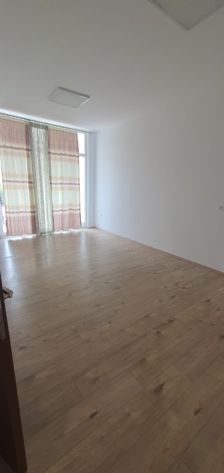 Tirane, jepet me qera zyre Kati 3, 100 m² 700 € (Rruga Sali Butka,Tirane)
