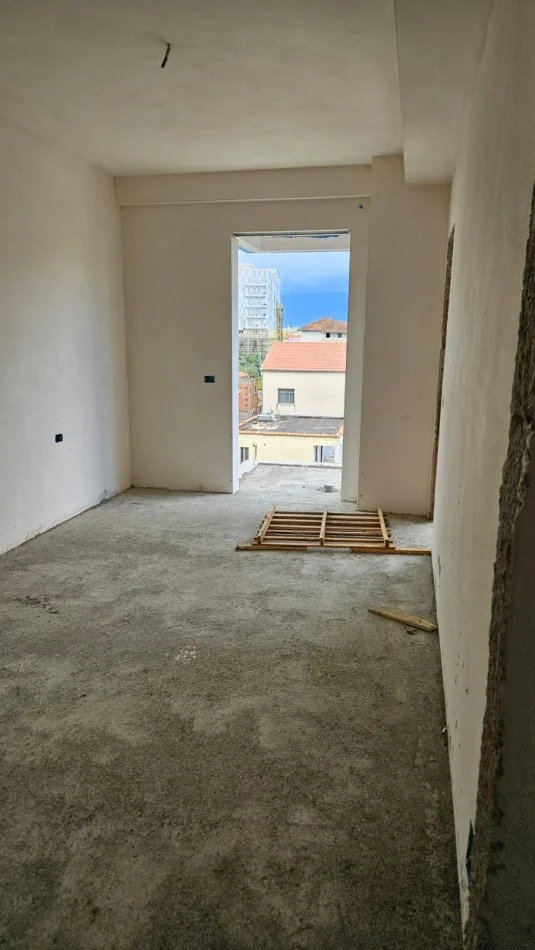 Tirane, Apartament 3+1+ 2 per shitje Kati 2, 123 m² ( Fusha Aviacionit )