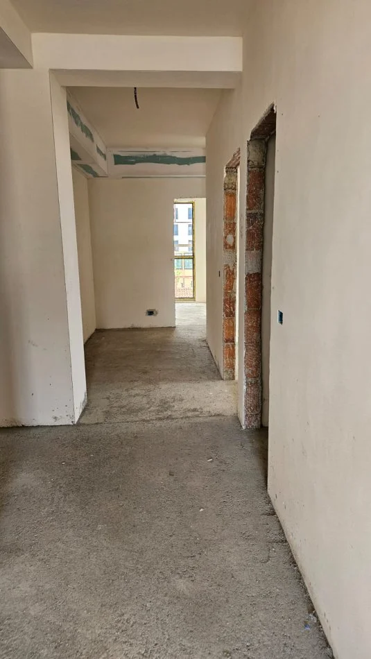 Tirane, Apartament 3+1+ 2 per shitje Kati 2, 123 m² ( Fusha Aviacionit )