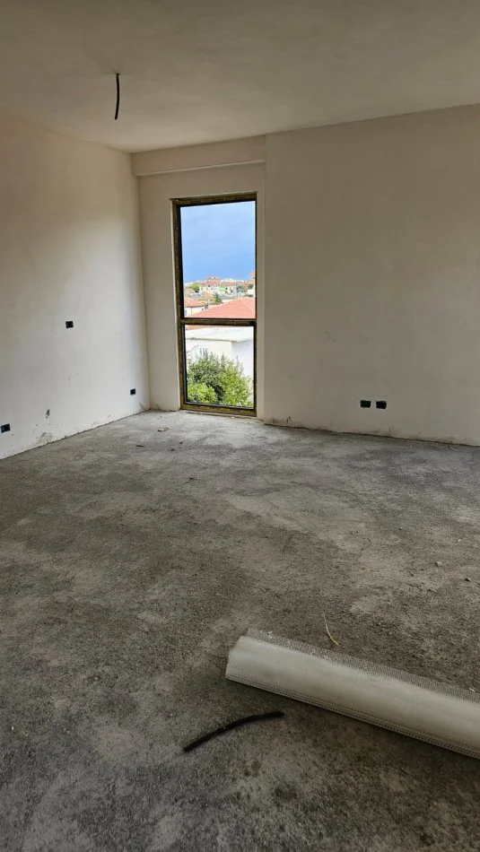 Tirane, Apartament 3+1+ 2 per shitje Kati 2, 123 m² ( Fusha Aviacionit )