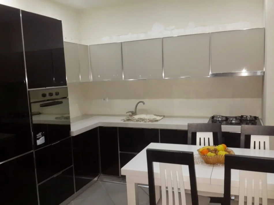Tirane, jepet me qera apartament 1+1 Kati 9, 70 m² 450 € (Rruga Teodor Keko)