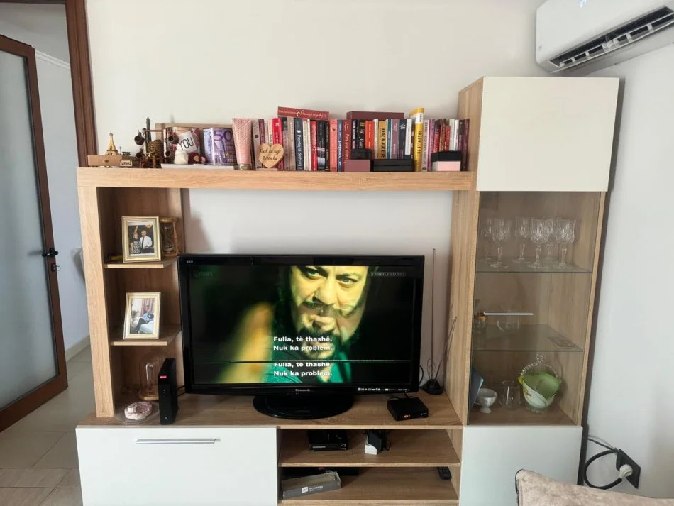 Tirane, jepet me qera apartament 1+1+Ballkon Kati 4, 100 m² 450 € (Rruga Bardhyl)