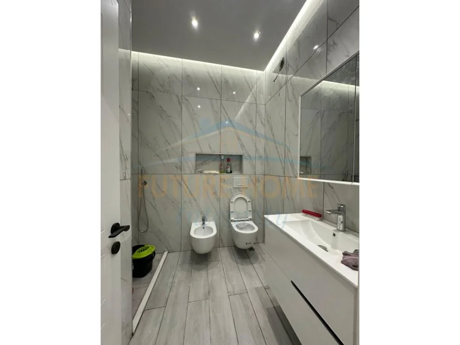 Tirane, jepet me qera apartament Kati 1, 115 m² 700 € (ALI DEM)