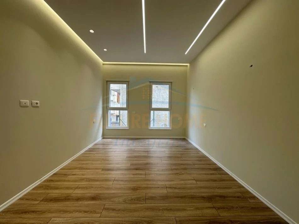 Tirane, jepet me qera apartament Kati 1, 115 m² 700 € (ALI DEM)