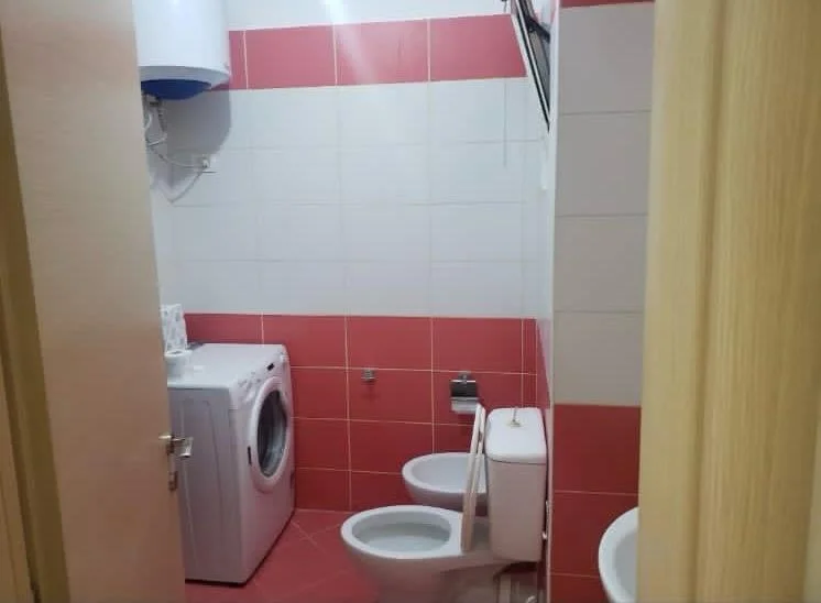 Tirane, jepet me qera apartament 1+1 Kati 7, 67 m² 450 € ( Astir)