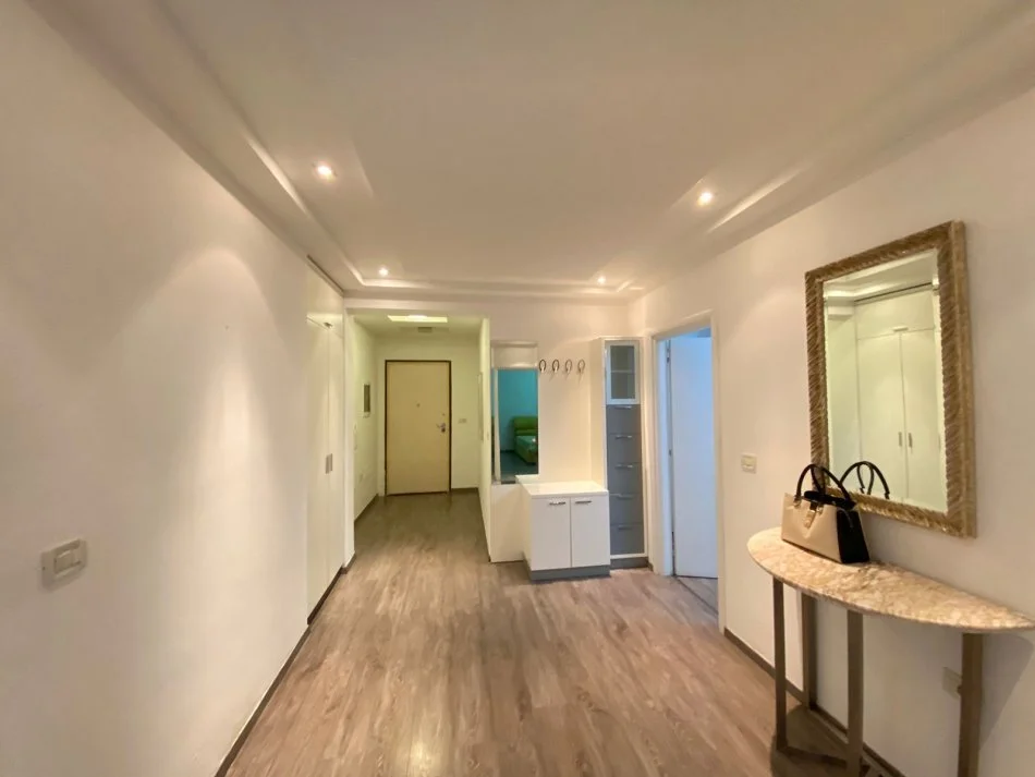 Tirane, jepet me qera apartament 3+1+Aneks+Ballkon Kati 3, 133 m² 2.000 € (RRUGA SAMI FRASHERI)