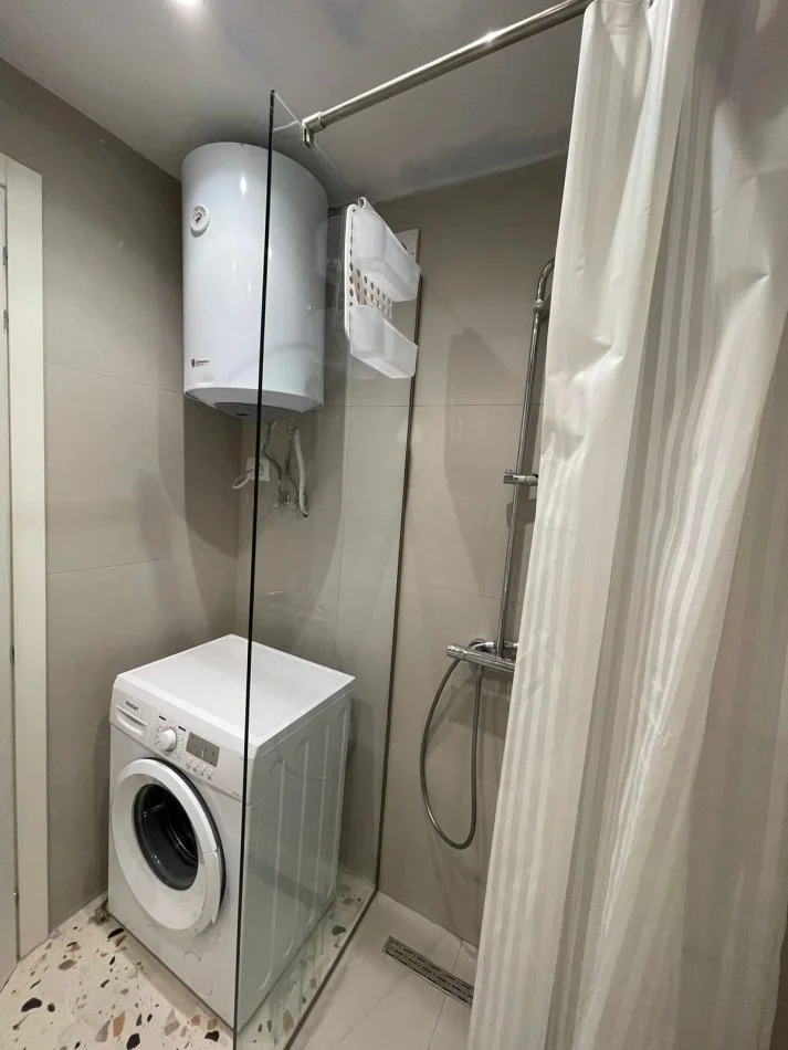 Tirane, jepet me qera 1+1 Kati 5, 70 m²