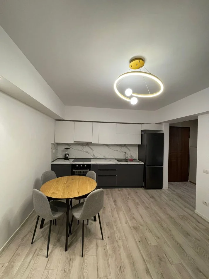 Tirane, jepet me qera 1+1 Kati 5, 70 m²