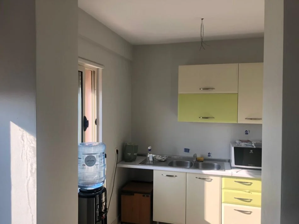 Tirane, jepet me qera ambjent biznesi Kati 3, 107 m² 600 € (Rruga Jordan Misja)