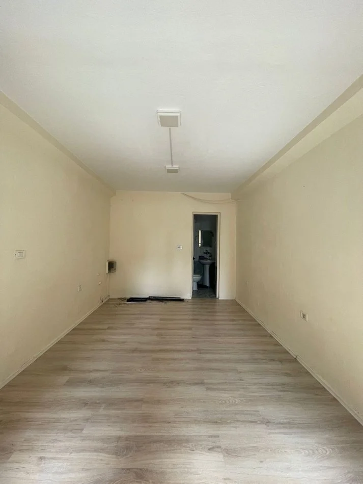 Tirane, jepet me qera dyqan Kati 0, 18 m² 270 € (Rruga e Kosovareve)