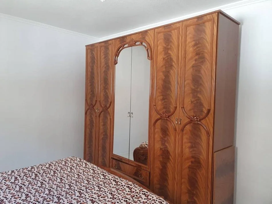 Tirane, jepet me qera apartament 1+1 Kati 1, 60 m² 400 € (Rruga e dibres)
