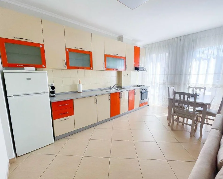 Tirane, jepet me qera apartament 1+1+Ballkon Kati 6, 76 m² 600 € (Rruga e Kavajes)