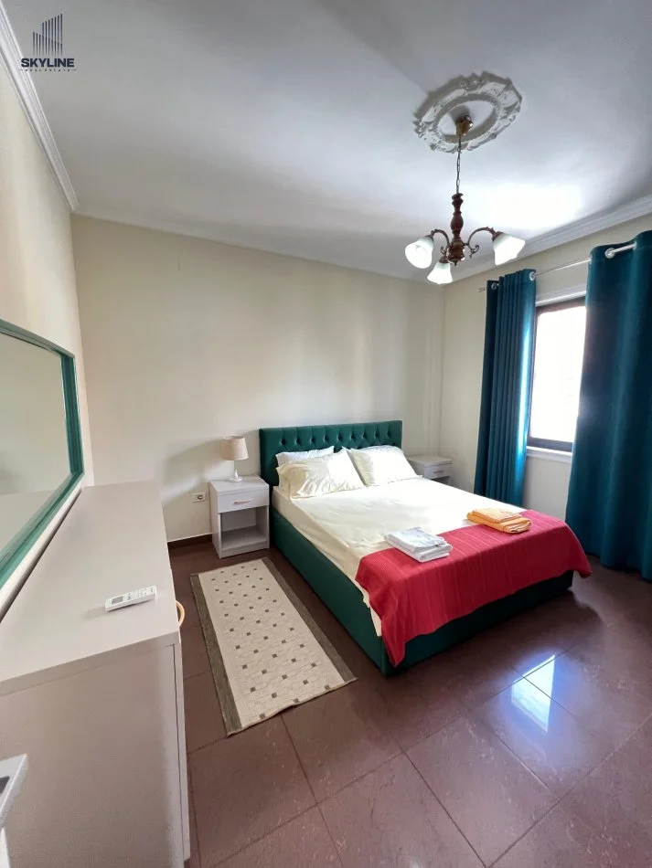Tirane, jepet me qera apartament 2+1 Kati 1, 800 € (Pazari I Ri, rruga Hoxha Tasim)