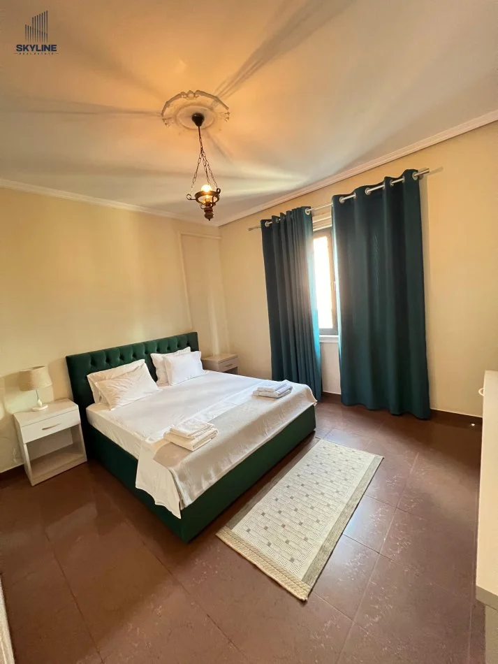 Tirane, jepet me qera apartament 2+1 Kati 1, 800 € (Pazari I Ri, rruga Hoxha Tasim)