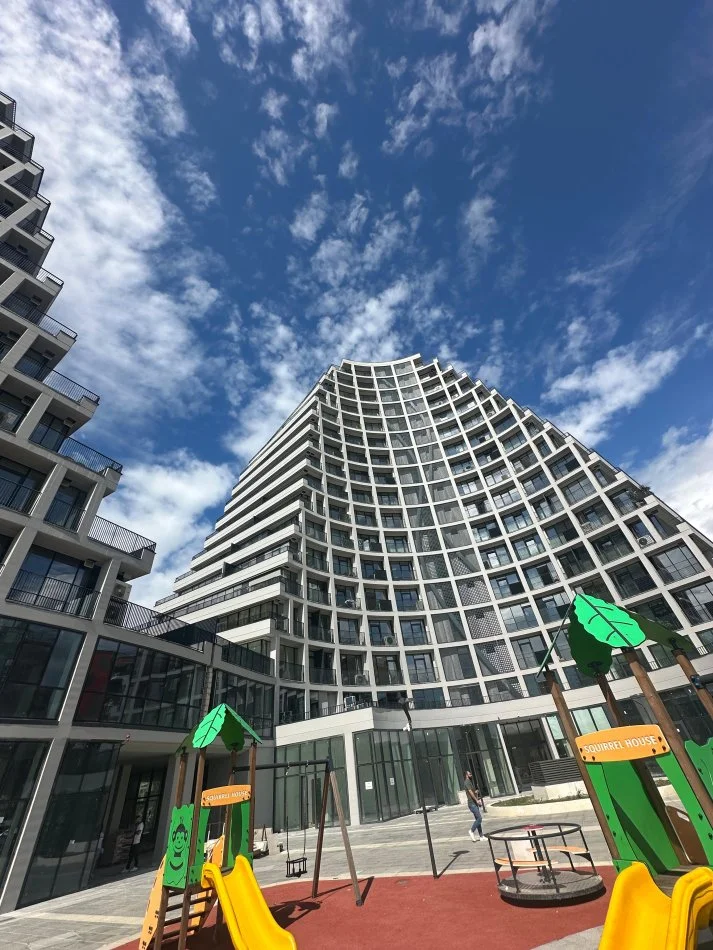 Tirane, jepet me qera ambjent biznesi Kati 1, 101 m² 1.200 € (Liqeni Artificial)