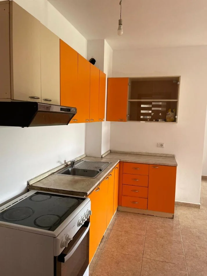 Tirane, jepet me qera apartament 2+1 Kati 2, 90 m² 450 € (Ish fusha aviacionit)