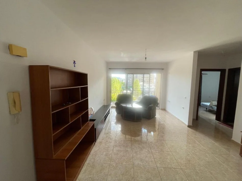 Tirane, jepet me qera apartament 2+1 Kati 2, 90 m² 450 € (Ish fusha aviacionit)