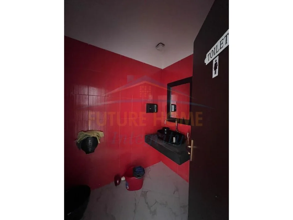 Tirane, jepet me qera ambjent biznesi Kati 0, 150 m² 1.500 € (PARKU OLIMPIK TIRANE LIQENI ARTIFICIAL)