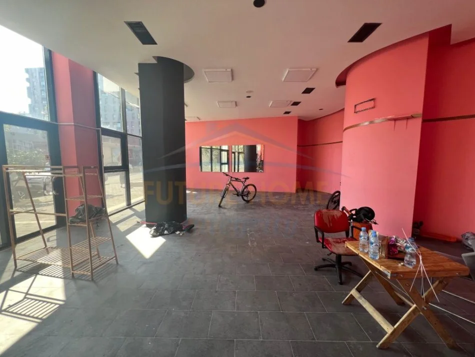 Tirane, jepet me qera ambjent biznesi Kati 0, 150 m² 1.500 € (PARKU OLIMPIK TIRANE LIQENI ARTIFICIAL)