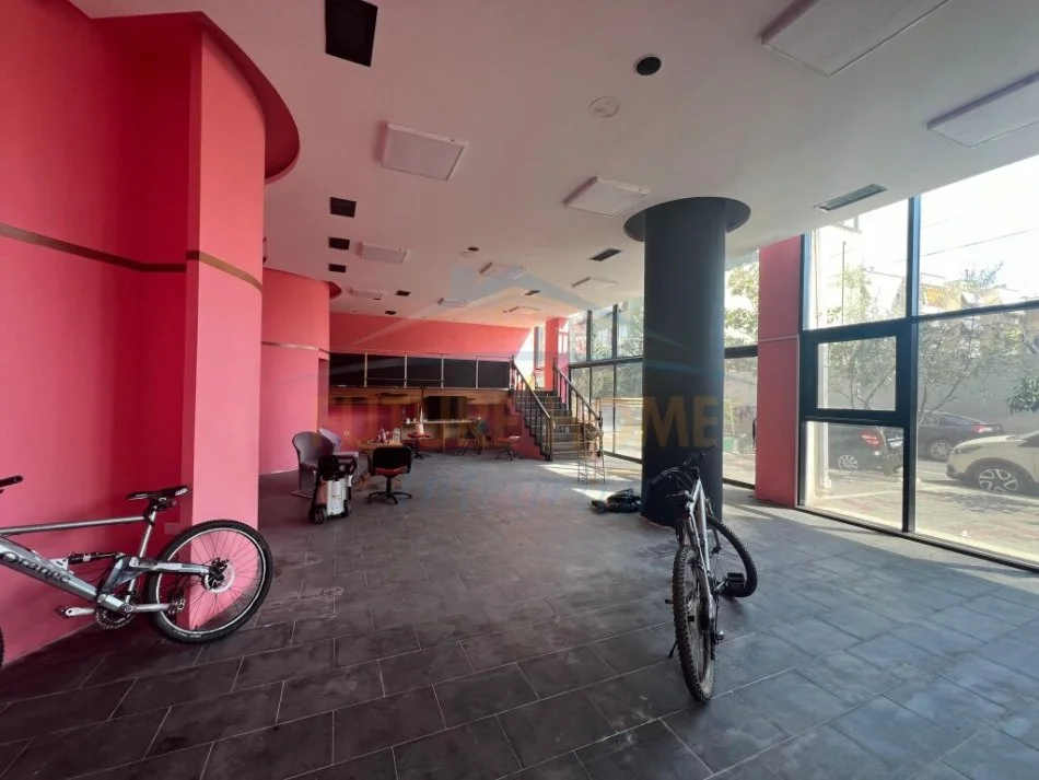 Tirane, jepet me qera ambjent biznesi Kati 0, 150 m² 1.500 € (PARKU OLIMPIK TIRANE LIQENI ARTIFICIAL)