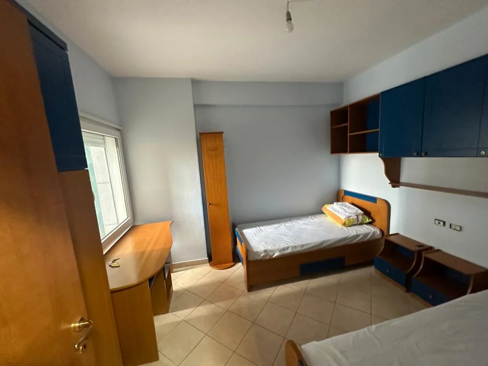 Tirane, jepet me qera apartament 2+1 Kati 4, 110 m² 700 €