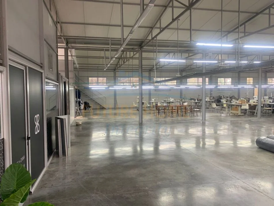 Tirane, jepet me qera ambjent biznesi Kati 0, 1.000 m² 3.000 € (MISTO MAME)
